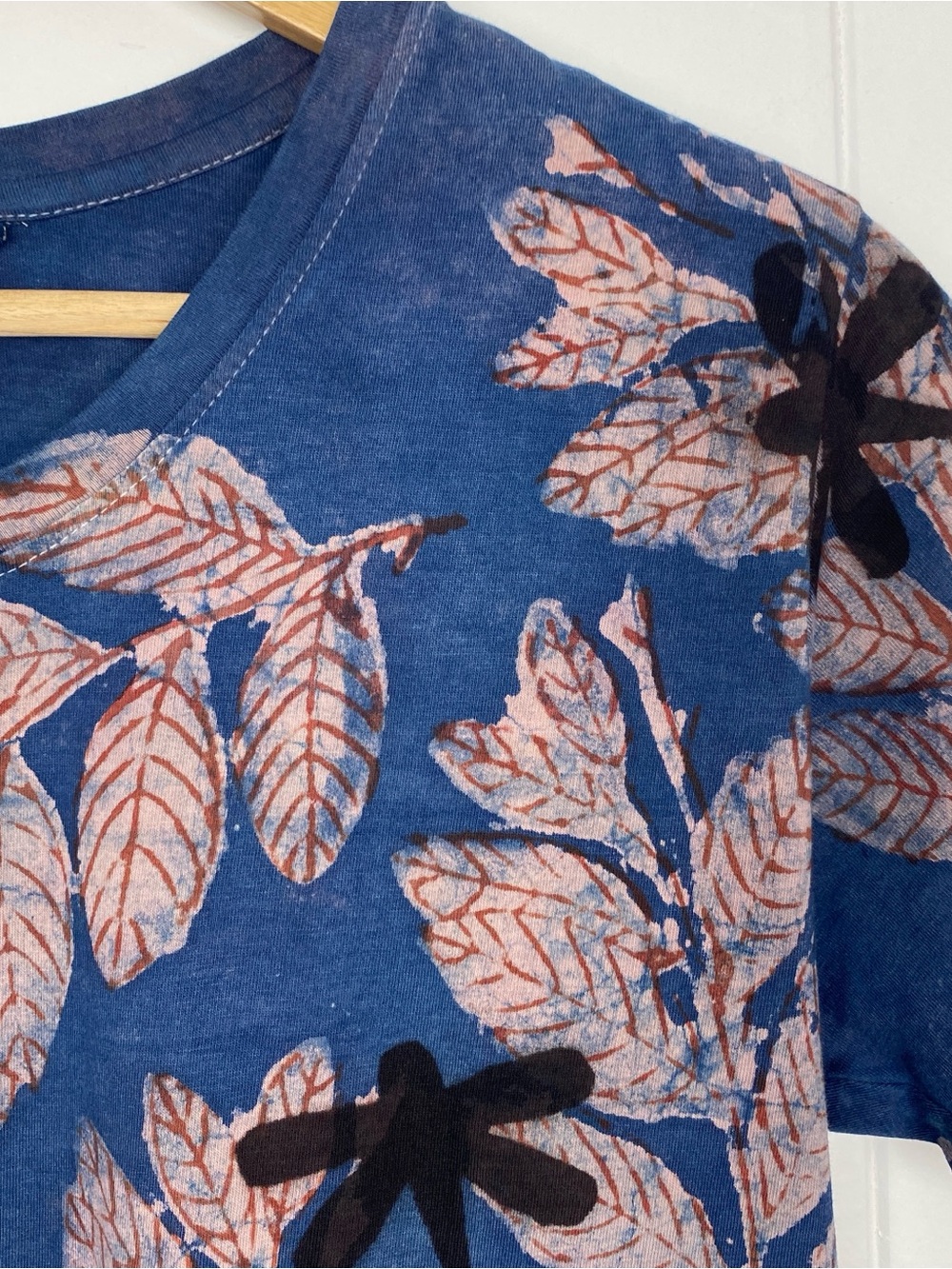 Bindaas Unlimited Shirt Women’s Size Medium Dragonfly Leaf Block Print Blue Top - Picture 6 of 8